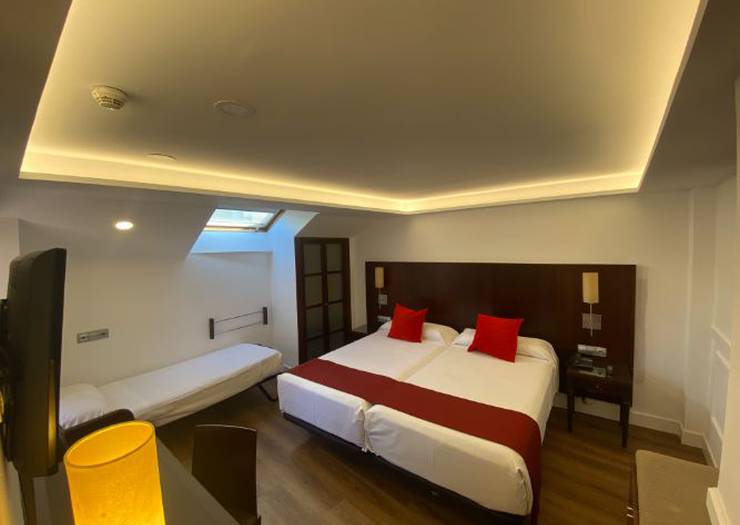 Habitación doble con cama extra Hotel Boutique Atrio Valladolid