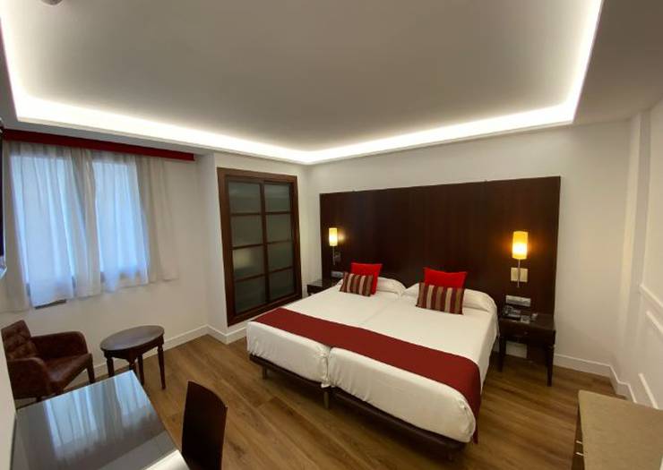 Habitación doble con cama extra Hotel Boutique Atrio Valladolid