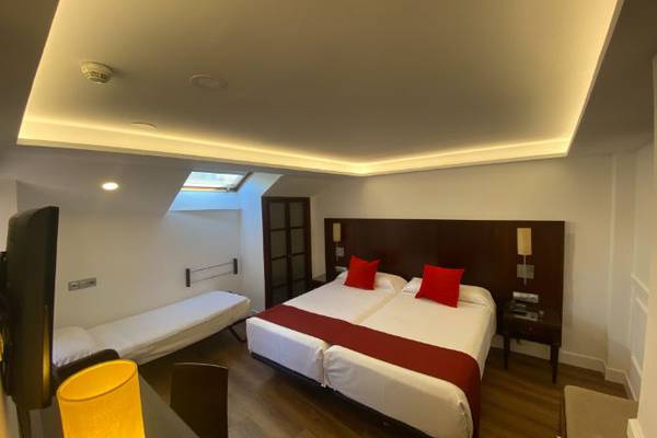 Habitación doble con cama extra Hotel Boutique Atrio en Valladolid