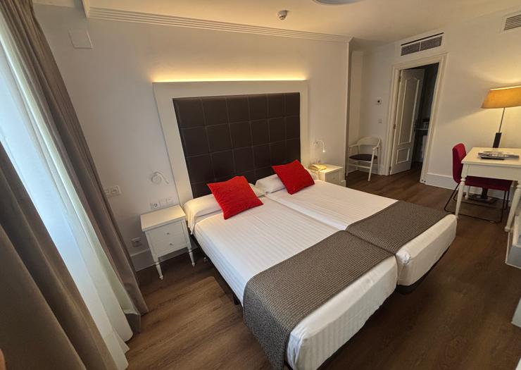 Habitación doble con cama extra Hotel Boutique Catedral Valladolid Habitación doble con cama extra Hotel Boutique Catedral Valladolid