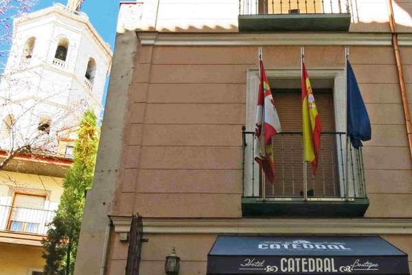 {'titulo': 'Fachada', 'imagen': 'uploads/galeriahoteles/hotel-catedral-uno_HxddSFt.jpg', 'descripcion': ''} Hotel Boutique Catedral Valladolid {'titulo': 'Fachada', 'imagen': 'uploads/galeriahoteles/hotel-catedral-uno_HxddSFt.jpg', 'descripcion': ''} Hotel Boutique Catedral Valladolid